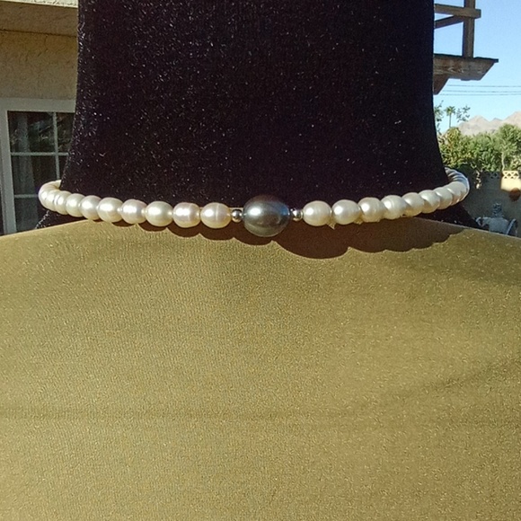 Jewelry - Freshwater Lavender and Peacock Pearl Necklace
